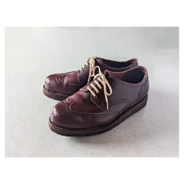 土曜日クラスの生徒さん、旦那様へ贈るフルブローグが完成しました。

教室で製作した靴はこちらで11足目。旦那様への靴は2足目になりました。
アッパーの製作は細かい作業が多く大変そうでしたがミシンがぐーんと上達したことが分かります。
今日完成するとは知らなかった旦那様はどんな反応をされたでしょうか。
感想を楽しみにしています。

#ジョウノ靴工房の生徒さんの手作り靴