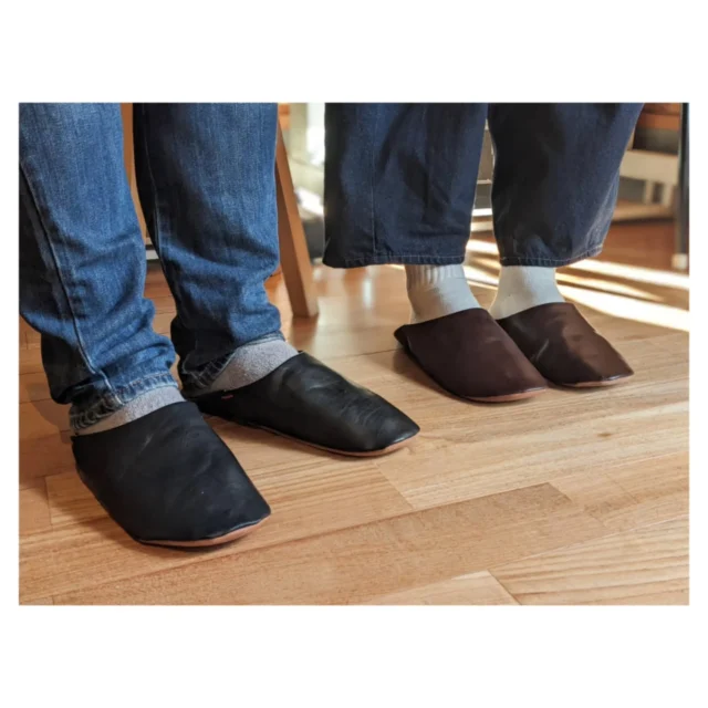 リクエストいただいて11月〜12月に開催したバブーシュワークショップの様子。

バブーシュワークショップは美濃市のふるさと納税返礼品にも登録させていただいているのですが、今回はそちらを利用して遠方から旅行を兼ねてお越しいただいた方もいらっしゃいました。
お一人様で参加してくださった方や、昨年テレビで紹介されたのを覚えてくださっていて参加していただいた方も。（懐かしい&恥ずかしい…）
皆さんそれぞれ素敵な一足に仕上がってよかったです。

今年もたくさんの方にリクエストしていただいて開催することができました。
ご参加いただいた皆様、ありがとうございました。
参加者の皆さんに「楽しかった！」と言っていただけることが何より嬉しいです。
来年もご予約を受け付けておりますので、お一人様でもどうぞお気軽にお問い合わせください。

🌱バブーシュワークショップについて🌱

バブーシュワークショップはリクエスト制で1名様でも随時開催しています。
お問い合わせの際に参加人数と参加希望日を3候補ほどお書き添えいただくとスムーズにご案内できますのでお手数ですがご協力お願いいたします。
詳細はWebサイトまたは @johnoshoes の📌「バブーシュワークショップについて」のポストをご覧ください。

またバブーシュワークショップは美濃市のふるさと納税返礼品にも登録させていただいております。
美濃市の返礼品も便利なものから美味しいものまで魅力的な返礼品がたくさんございますので是非チェックしてみてください。

#ジョウノ靴工房のバブーシュワークショップのようす